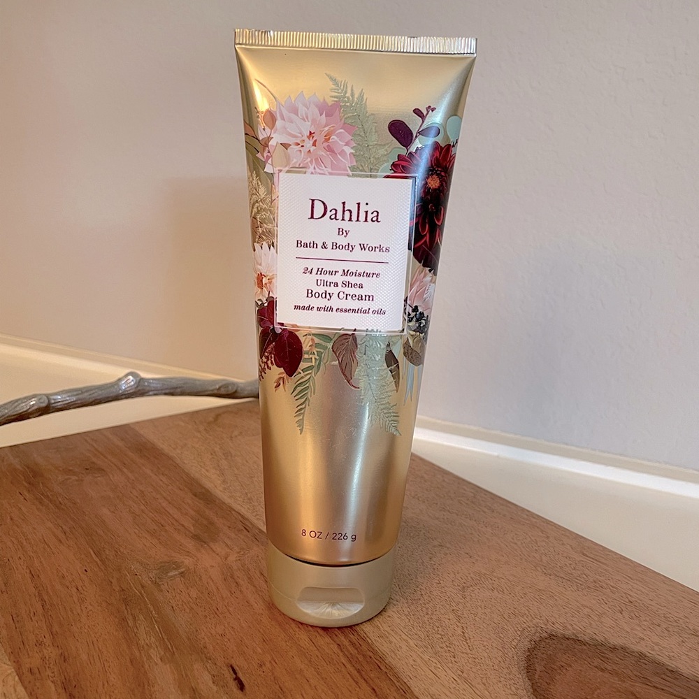 NEW Dahlia Bath & Body Works Body Cream 8 oz.